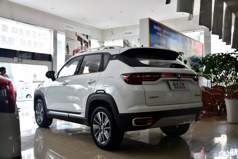 成都长安CS35PLUS降1.80万 仅6.99万可入手