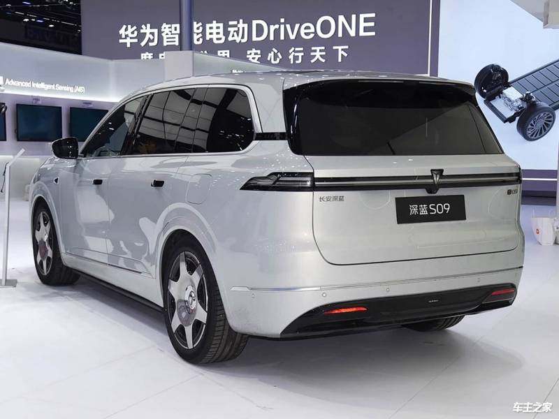 成都深蓝S09降价1.00万 最低仅售22.99万