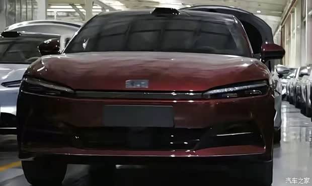 比亚迪全新汉实车 尺寸更大 动力升级 高级车的既视感