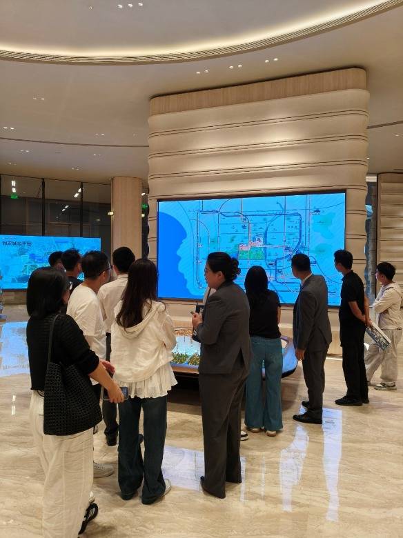 国庆假期楼市实探：看房的人明显多起来了
